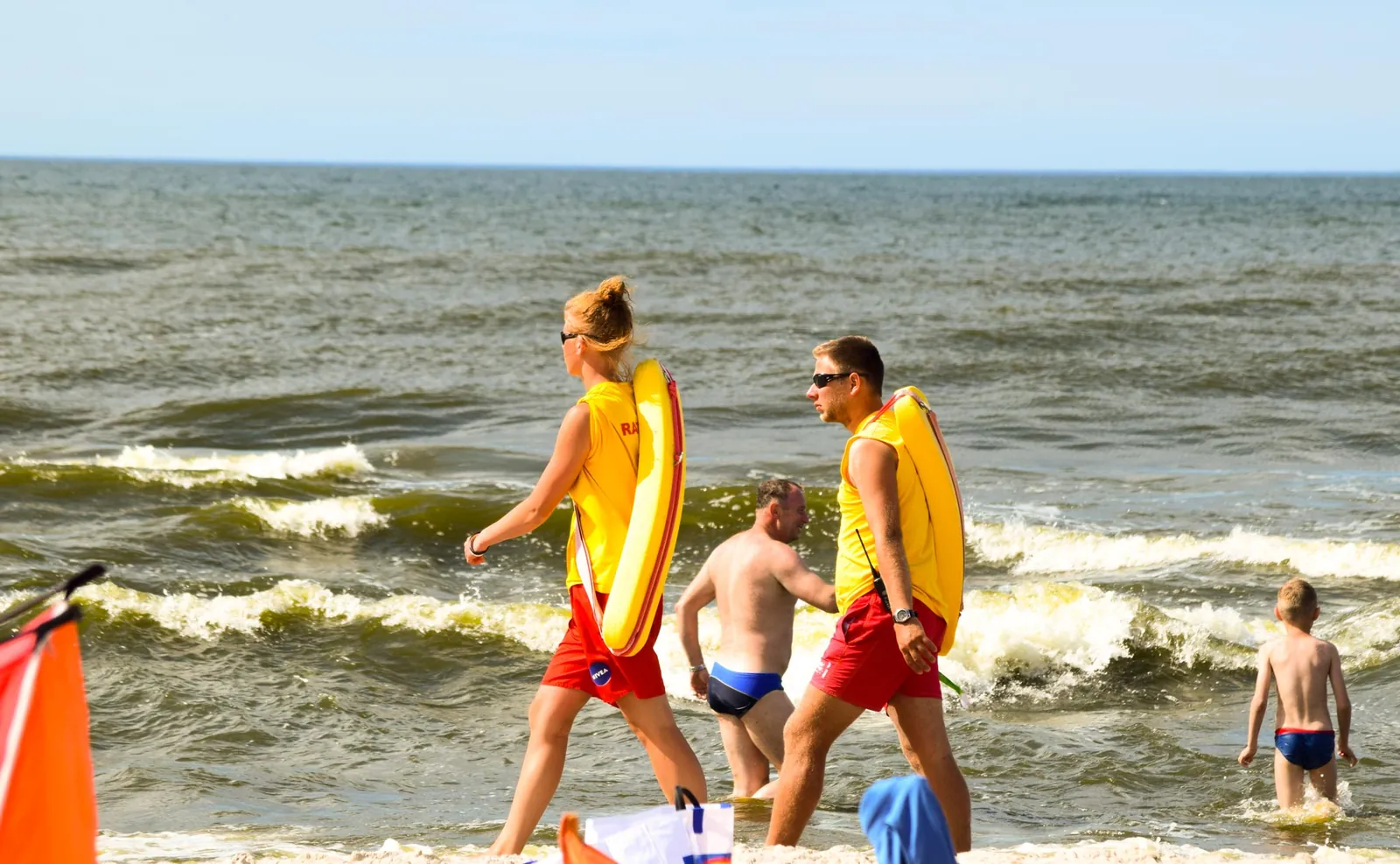 Ratownicy na plaży