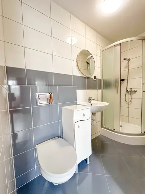 Łazienka — studio 4-osobowe nr 1